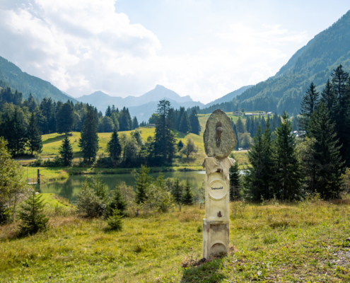 Cellonsee Rundweg mit Skulptur