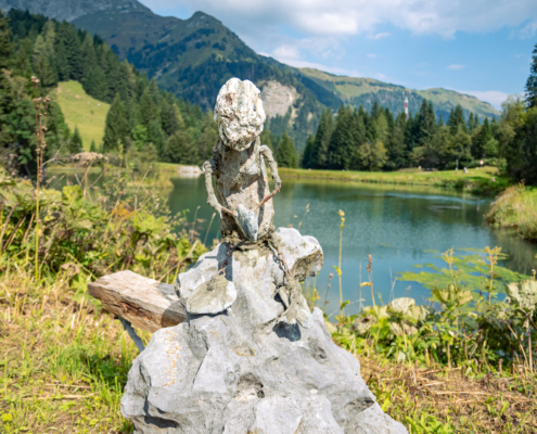 Cellonsee Rundweg mit Skulptur